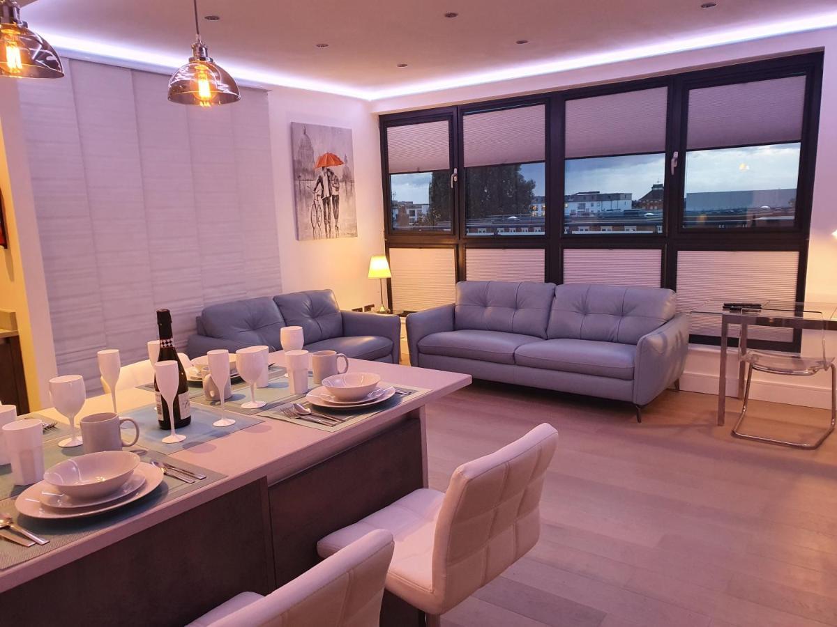 Central Penthouse With Hot Tub & Views 23 Cheltenham Esterno foto