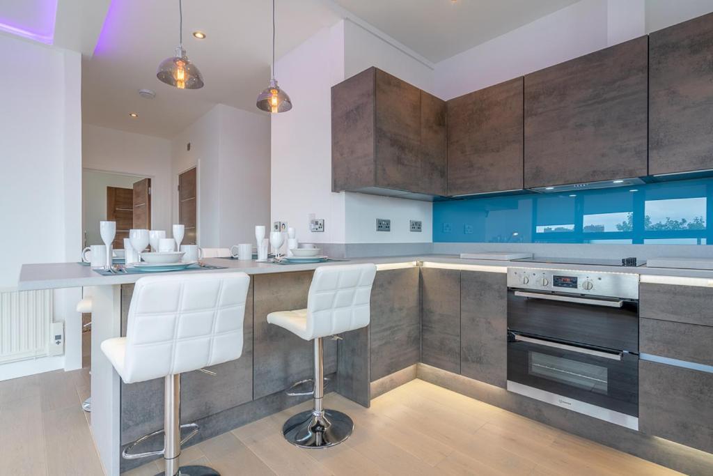 Central Penthouse With Hot Tub & Views 23 Cheltenham Esterno foto