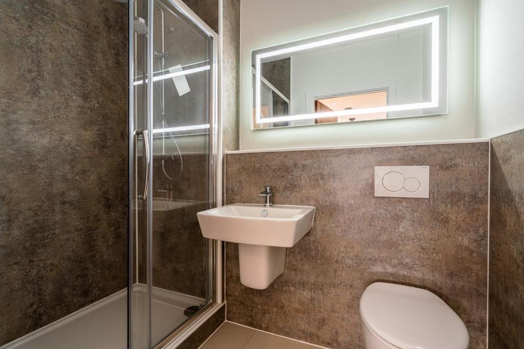Central Penthouse With Hot Tub & Views 23 Cheltenham Esterno foto