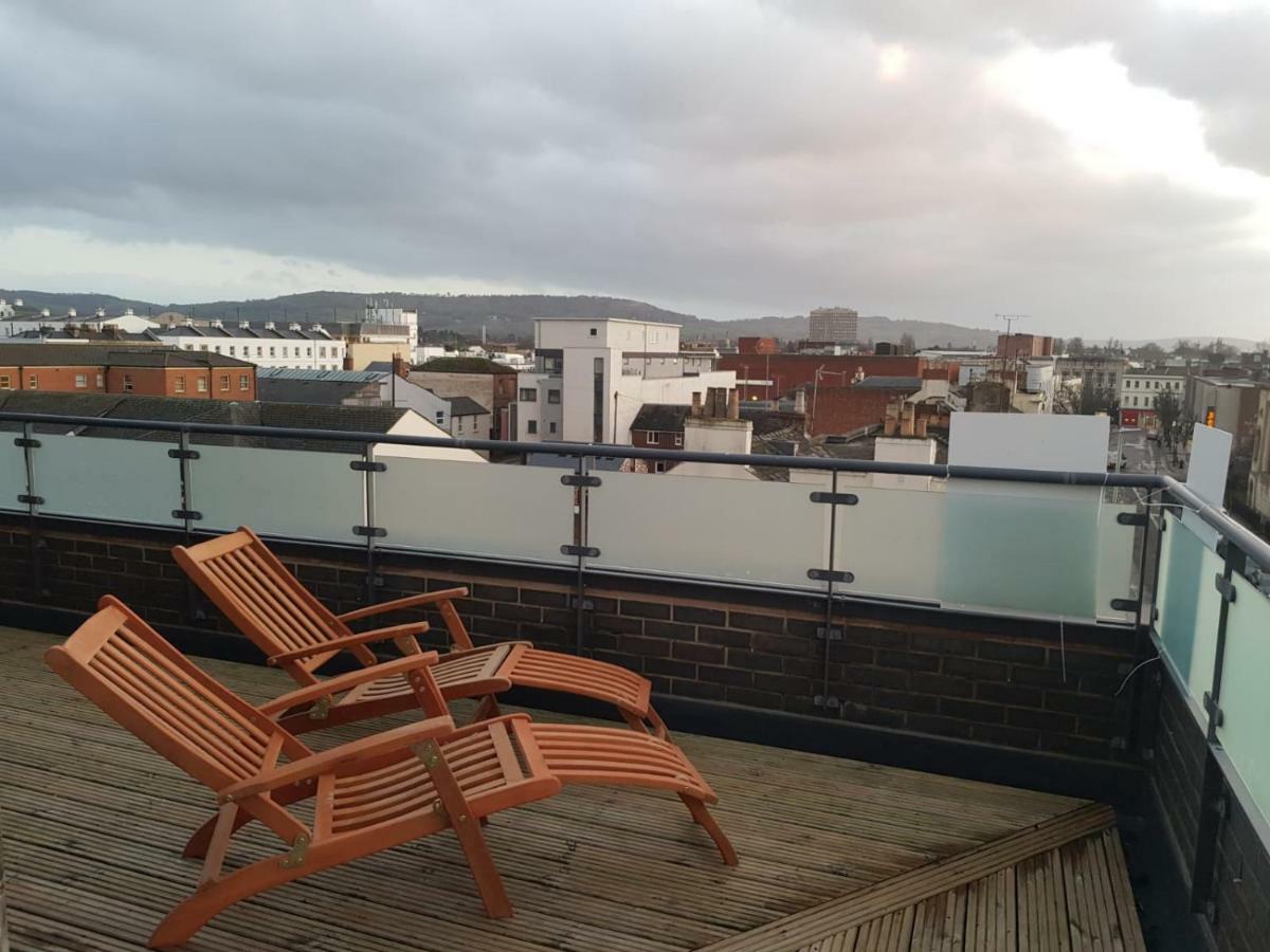 Central Penthouse With Hot Tub & Views 23 Cheltenham Esterno foto
