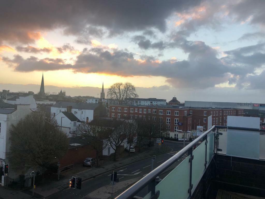 Central Penthouse With Hot Tub & Views 23 Cheltenham Esterno foto