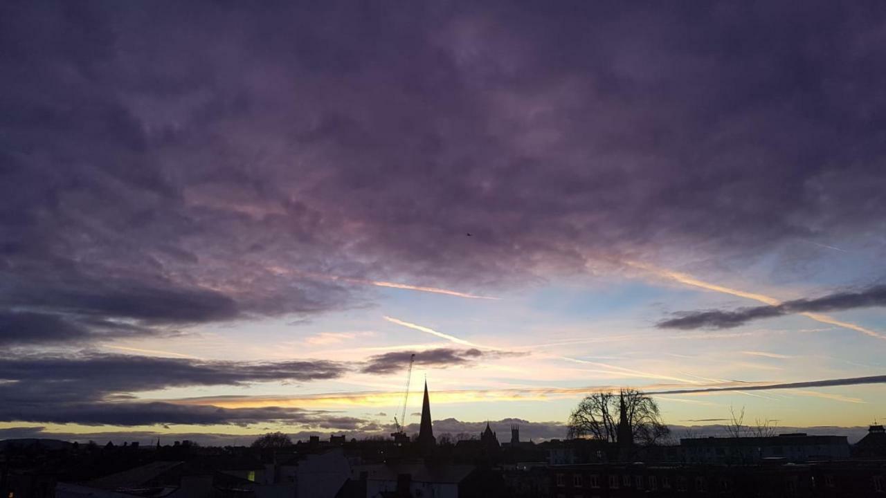 Central Penthouse With Hot Tub & Views 23 Cheltenham Esterno foto